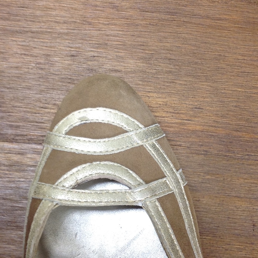 Jessica Simpson Tan & Gold Suede Platform Heels - Picture 6 of 8